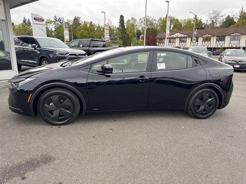 2025 Toyota Prius LE
