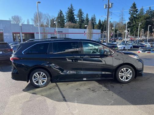2022 Toyota Sienna XSE 7 Passenger