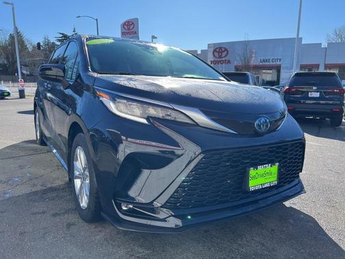 2022 Toyota Sienna XSE 7 Passenger