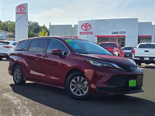2023 Toyota Sienna LE