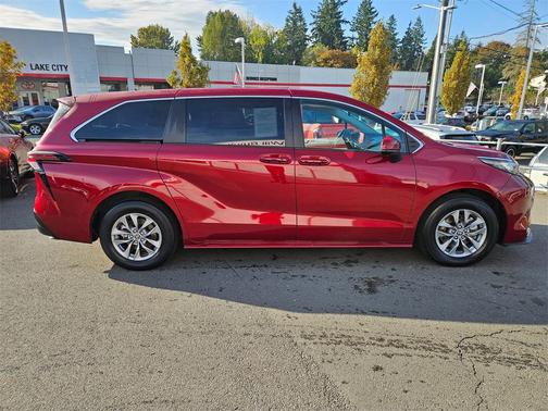 2023 Toyota Sienna LE