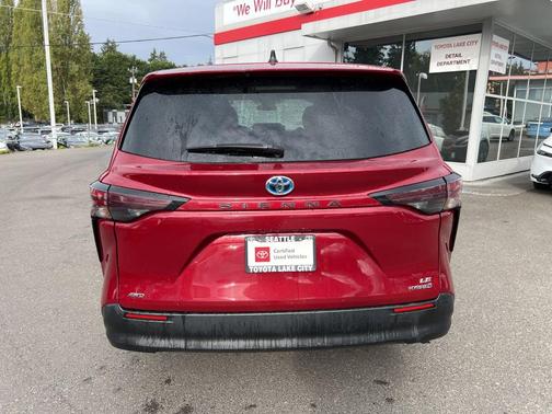 2023 Toyota Sienna LE