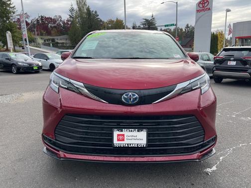 2023 Toyota Sienna LE