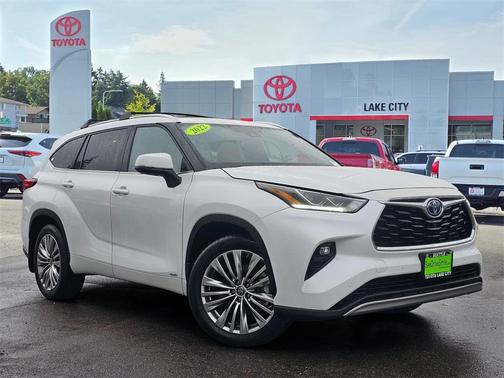 2022 Toyota Highlander Hybrid Platinum
