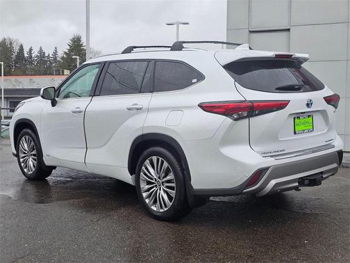 2022 Toyota Highlander Hybrid Platinum