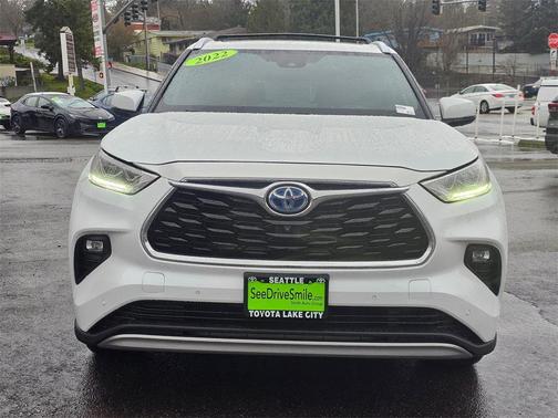 2022 Toyota Highlander Hybrid Platinum