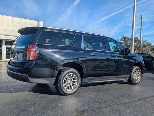 2023 Chevrolet Suburban LT