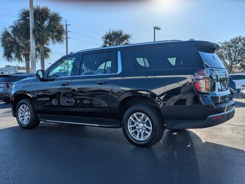 2023 Chevrolet Suburban LT
