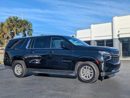 2023 Chevrolet Suburban LT