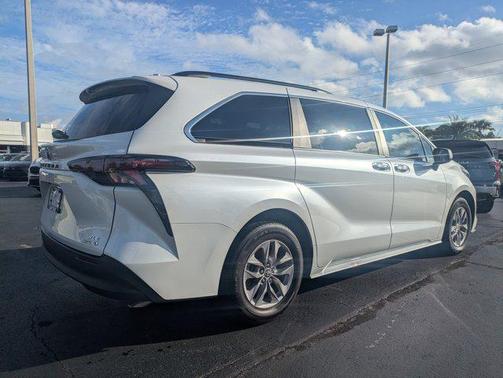 2024 Toyota Sienna XLE 7 Passenger