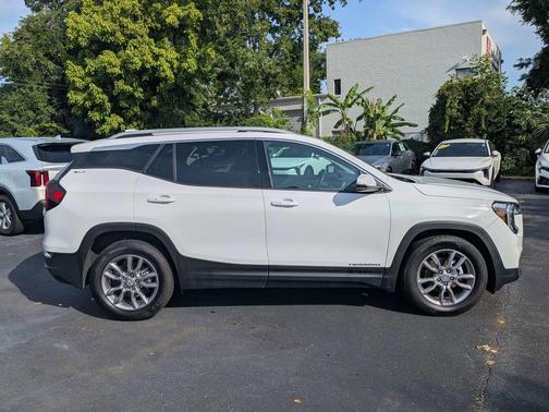 Summit White 2024 GMC Terrain SLT