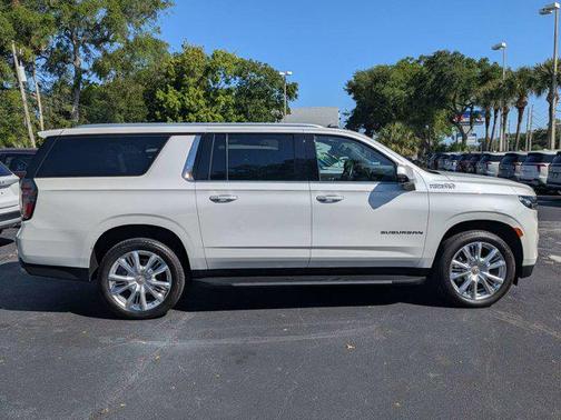Iridescent Pearl Tricoat 2024 Chevrolet Suburban 2WD High Country