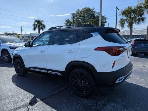 Clear White/Black Roof 2023 Kia Seltos Nightfall Edition