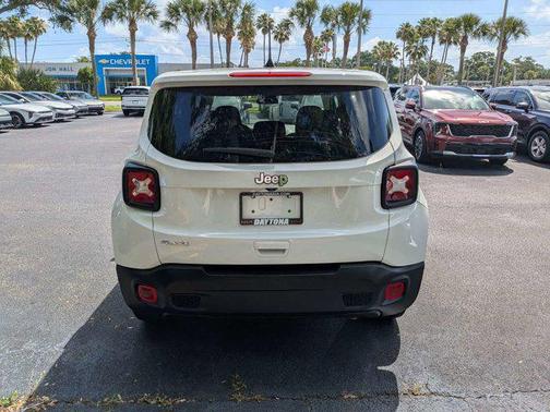 Alpine White Clearcoat 2023 Jeep Renegade Latitude