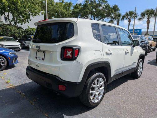 Alpine White Clearcoat 2023 Jeep Renegade Latitude