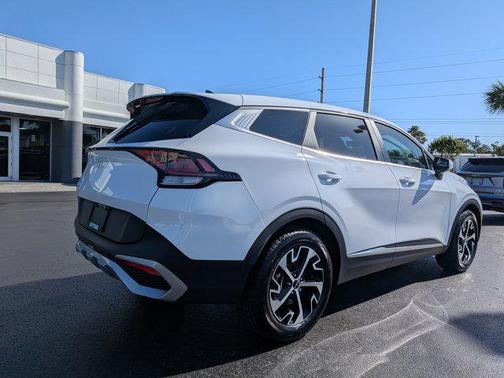 Glacial White Pearl 2024 Kia Sportage EX