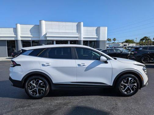 Glacial White Pearl 2024 Kia Sportage EX