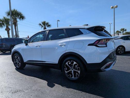 Glacial White Pearl 2024 Kia Sportage EX