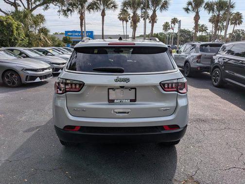 Silver Zynith Metallic Clearcoat 2024 Jeep Compass Latitude