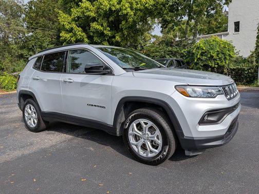 Silver Zynith Metallic Clearcoat 2024 Jeep Compass Latitude