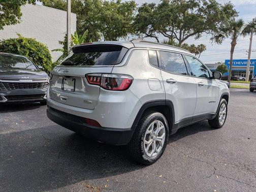 Silver Zynith Metallic Clearcoat 2024 Jeep Compass Latitude