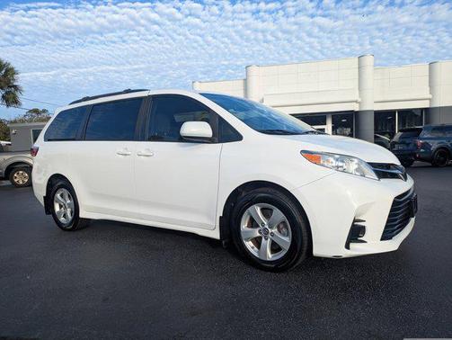 2019 Toyota Sienna LE