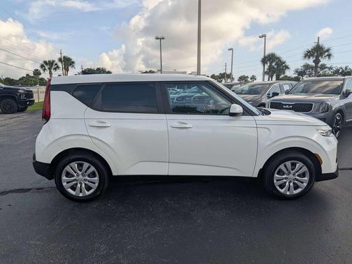 Snow White Pearl 2021 Kia Soul LX