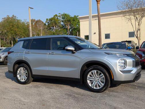 ALLOY SILVER META 2024 Mitsubishi Outlander ES 2.5 2WD