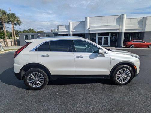 2024 Cadillac XT4 Premium Luxury