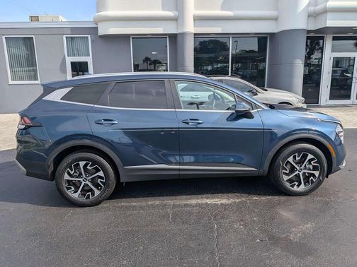 Vesta Blue 2024 Kia Sportage Hybrid EX