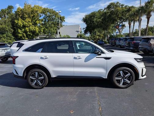 Glacial White Pearl 2022 Kia Sorento EX