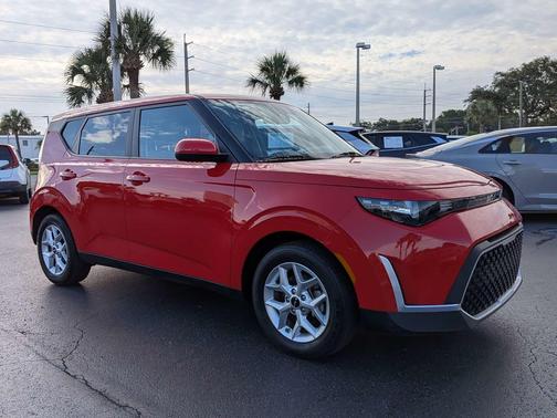 Inferno Red 2023 Kia Soul LX