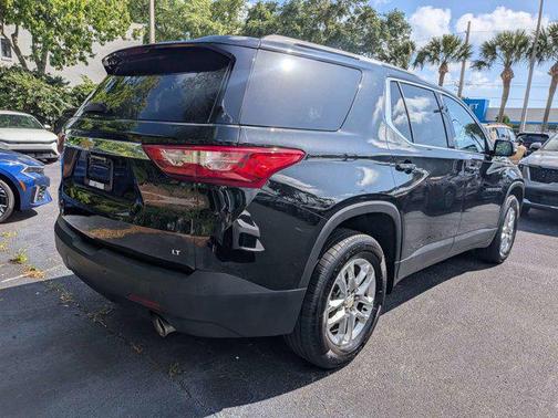 Mosaic Black Metallic 2020 Chevrolet Traverse LT Cloth
