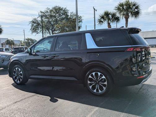 2024 Kia Carnival EX
