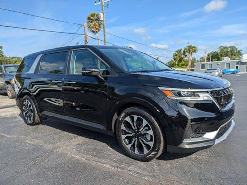 2024 Kia Carnival EX