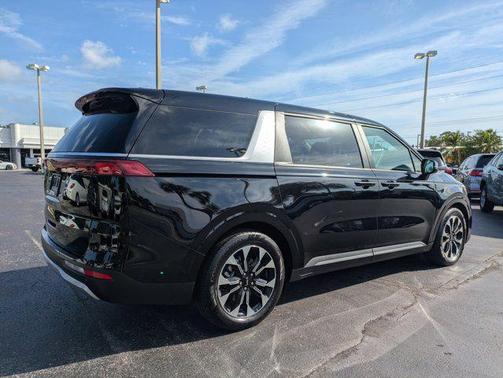 2024 Kia Carnival EX