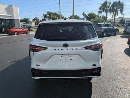 2023 Toyota Sienna XSE 7 Passenger