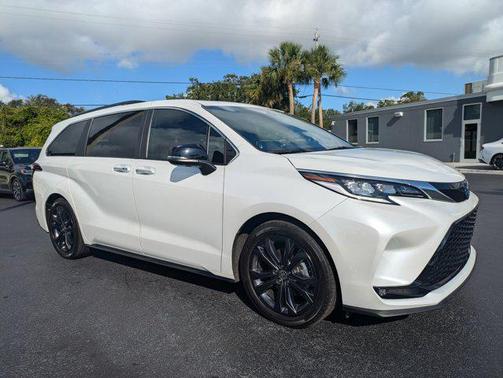 2023 Toyota Sienna XSE 7 Passenger