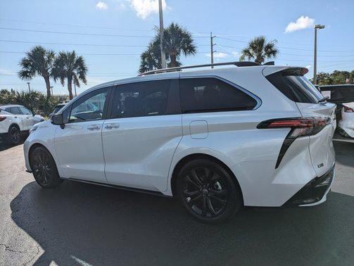 2023 Toyota Sienna XSE 7 Passenger