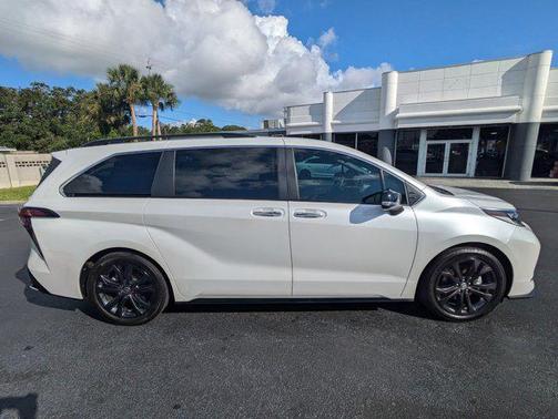 2023 Toyota Sienna XSE 7 Passenger