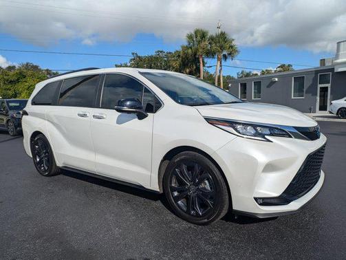 2023 Toyota Sienna XSE 7 Passenger