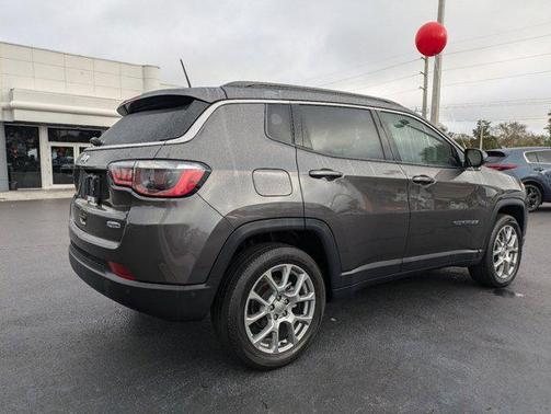 2022 Jeep Compass Latitude Lux