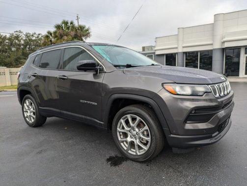 2022 Jeep Compass Latitude Lux