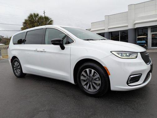 2024 Chrysler Pacifica Hybrid Select
