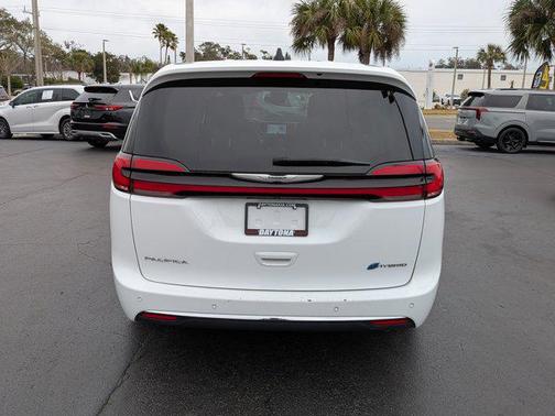 2024 Chrysler Pacifica Hybrid Select