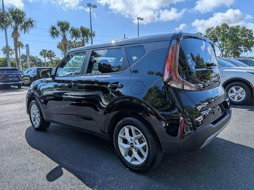 Fusion Black 2025 Kia Soul LX