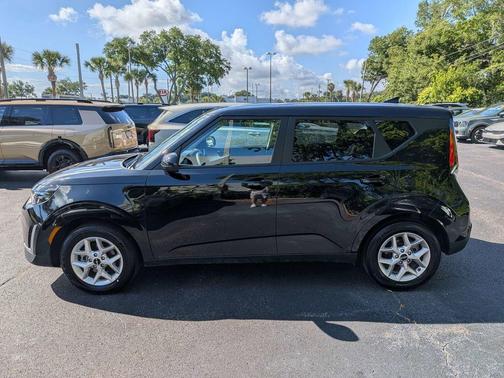 Fusion Black 2025 Kia Soul LX