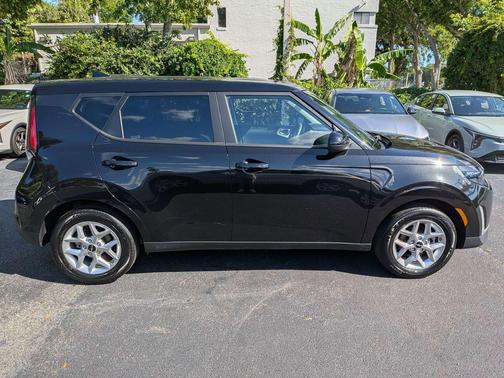 Fusion Black 2025 Kia Soul LX