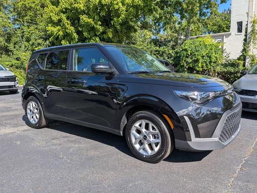 Fusion Black 2025 Kia Soul LX
