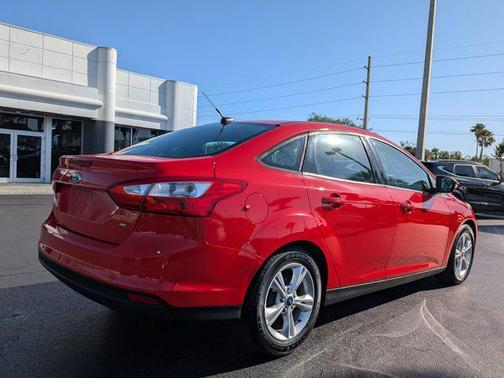 Red 2014 Ford Focus SE